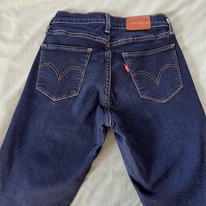 Levi’s Curvy Skinny Dark denim jeans size 25